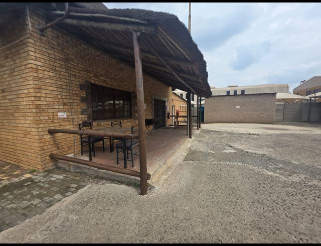 1,502M² RESTAURANT FOR SALE IN VAALPARK